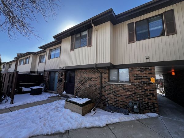 7333 Winthrop Way, Unit 10, Downers Grove, IL 60516