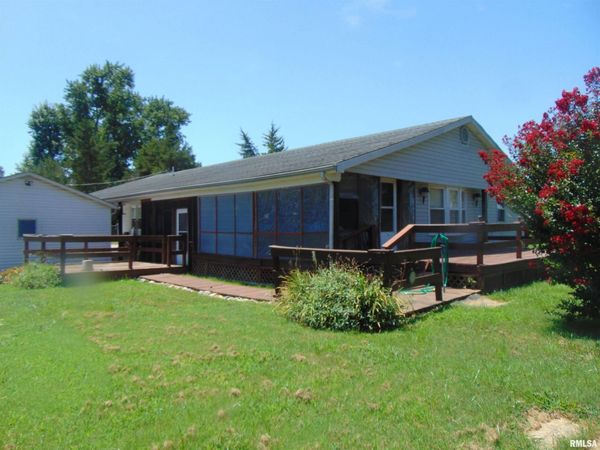 42 S MAIN Street, Raleigh, IL 62977