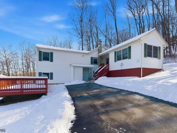 126 Hillside Dr, Andover, NJ 07860