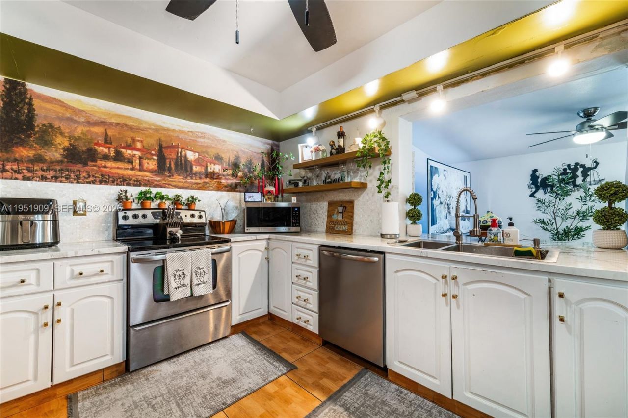 8065 W 14th Ct, Hialeah, FL 33014 Photo