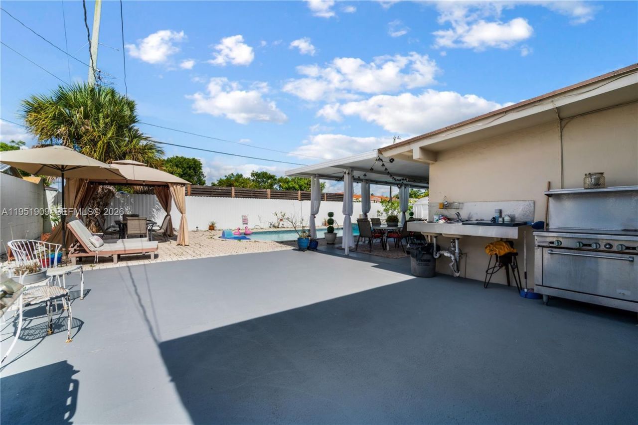 8065 W 14th Ct, Hialeah, FL 33014 Photo