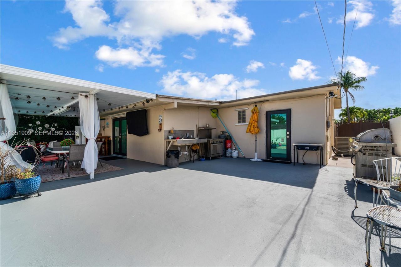 8065 W 14th Ct, Hialeah, FL 33014 Photo