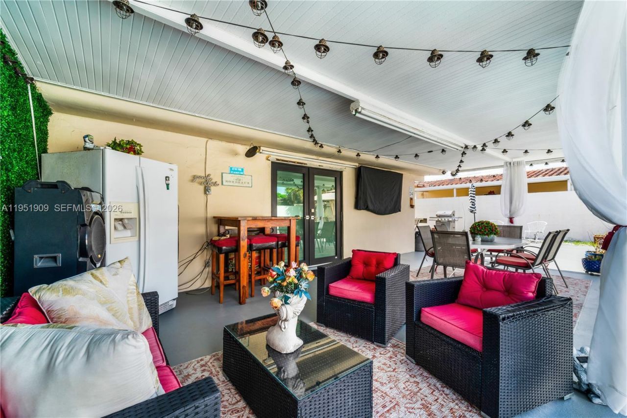 8065 W 14th Ct, Hialeah, FL 33014 Photo