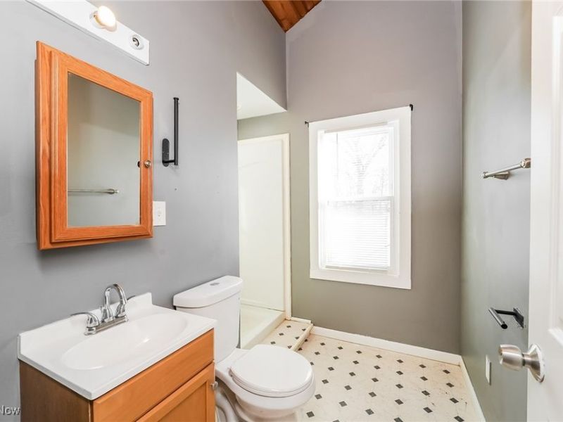 9509 Rosewood Avenue, Cleveland, OH 44105 Photo 13