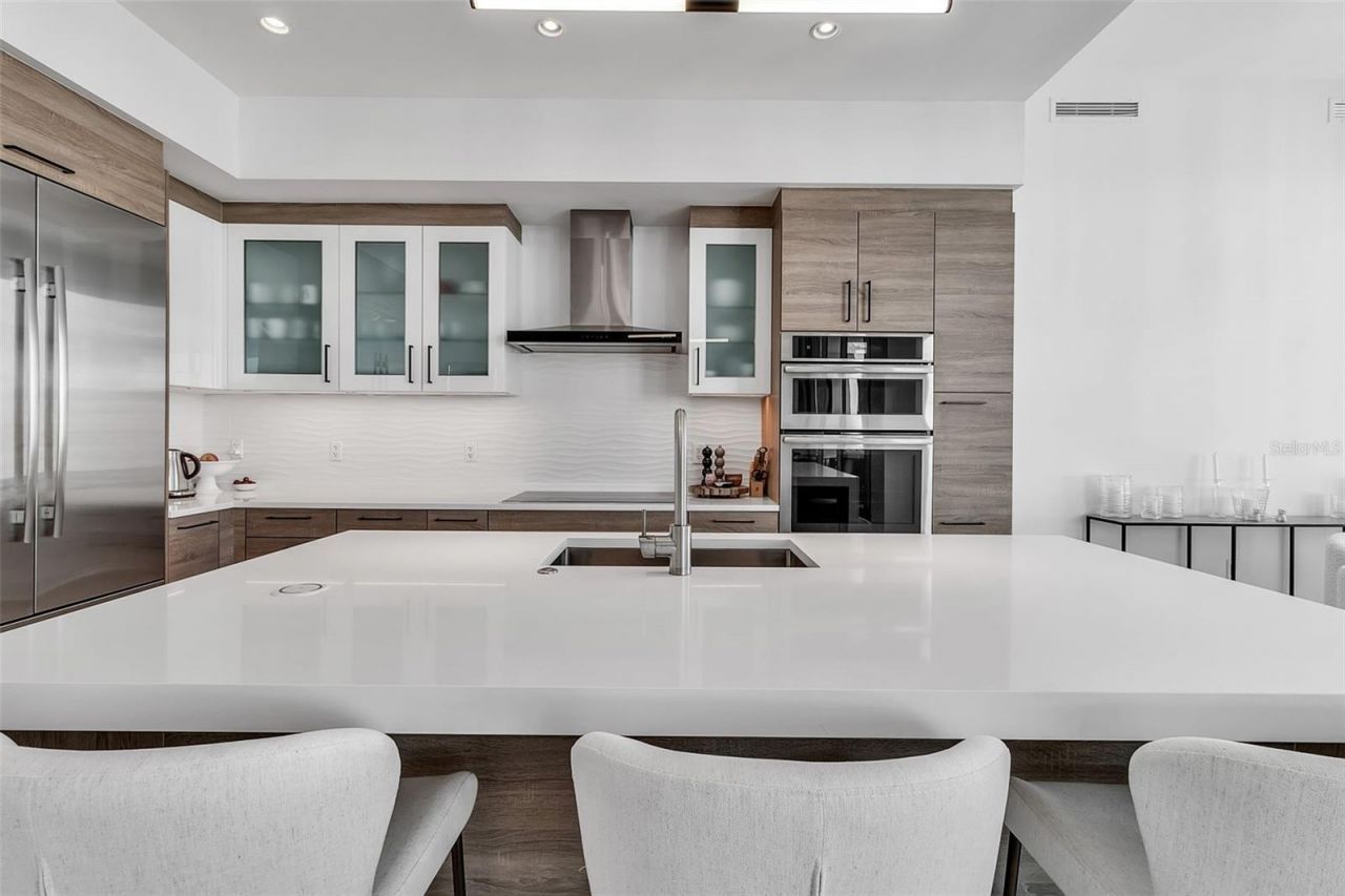 111 S Pineapple Avenue, Unit 1205, Sarasota, FL 34236 Photo