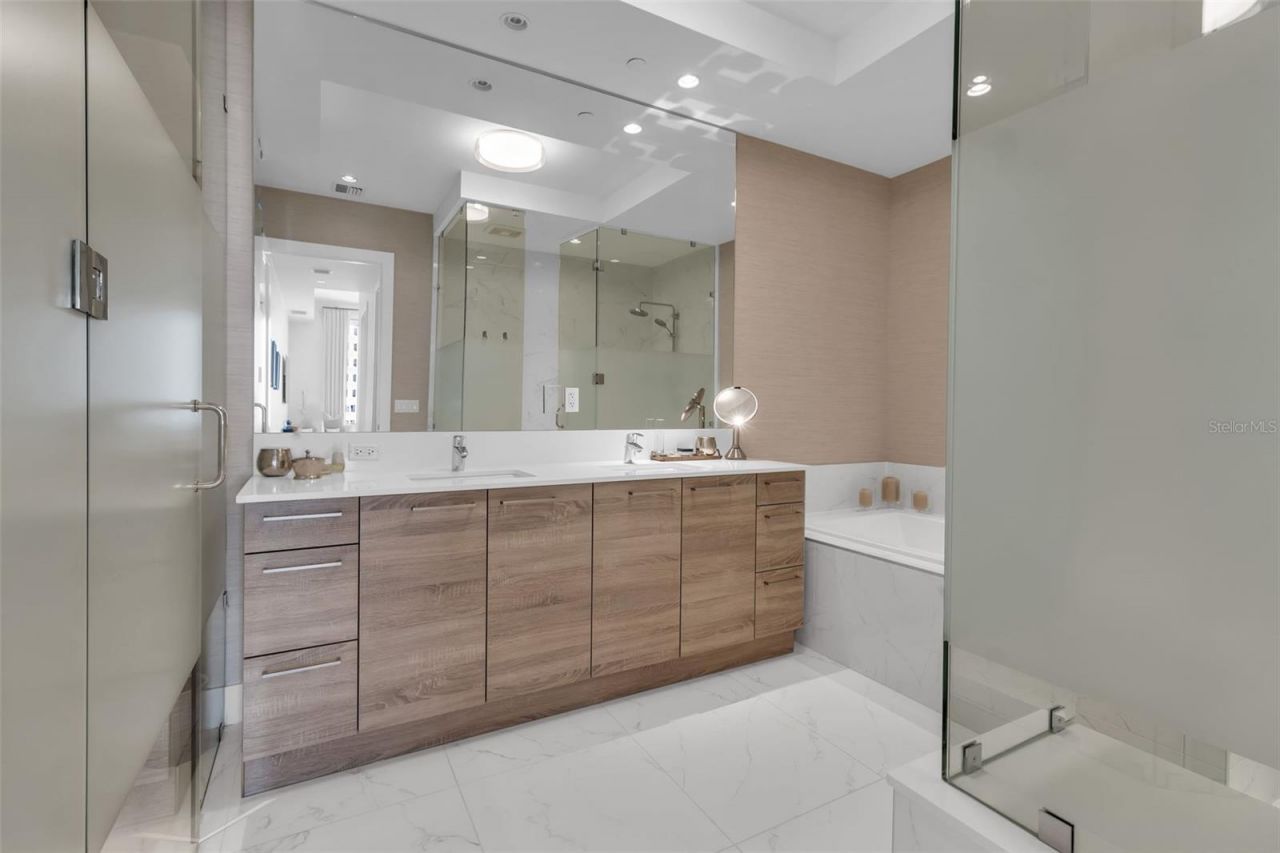 111 S Pineapple Avenue, Unit 1205, Sarasota, FL 34236 Photo