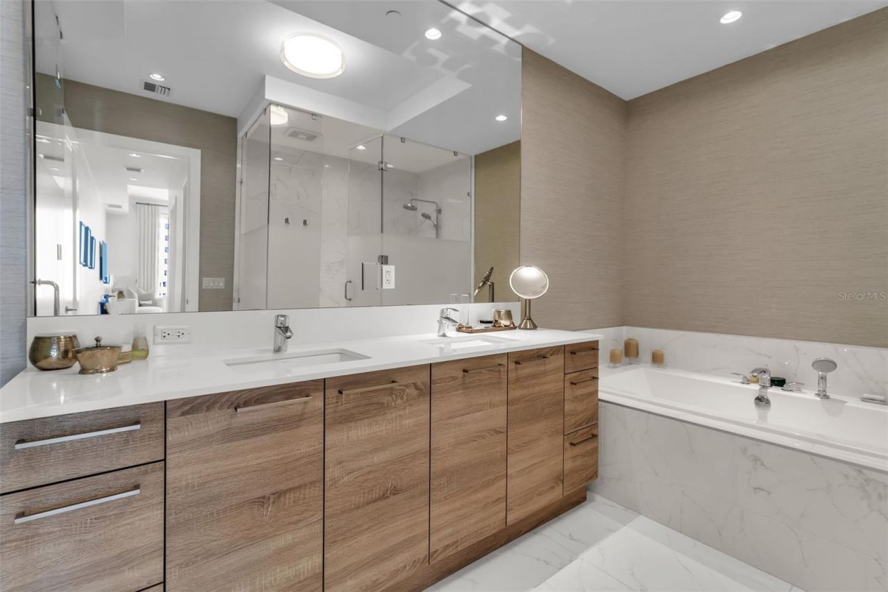 111 S Pineapple Avenue, Unit 1205, Sarasota, FL 34236 Photo