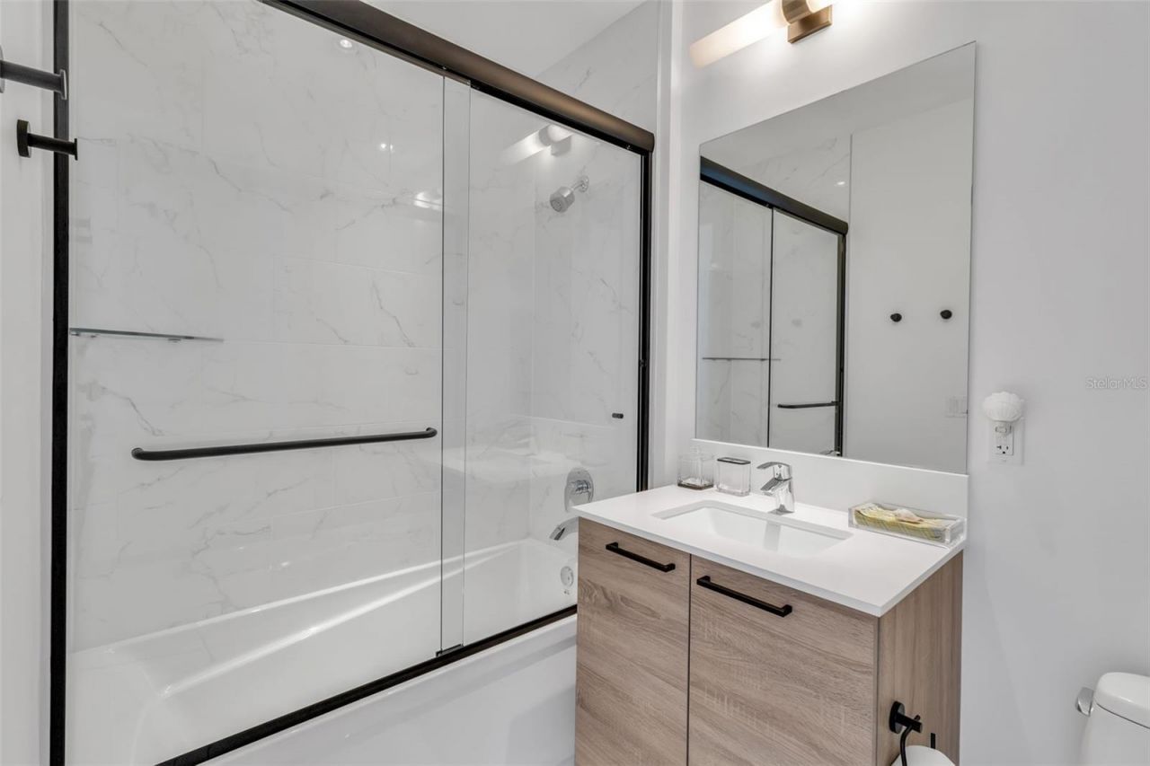 111 S Pineapple Avenue, Unit 1205, Sarasota, FL 34236 Photo