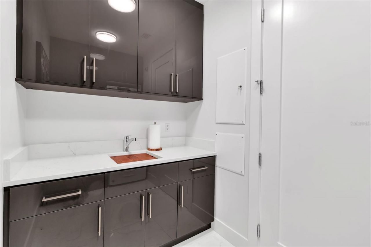 111 S Pineapple Avenue, Unit 1205, Sarasota, FL 34236 Photo