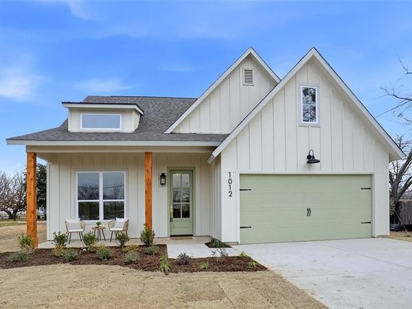 1012 N Oak Street, Roanoke, TX 76262