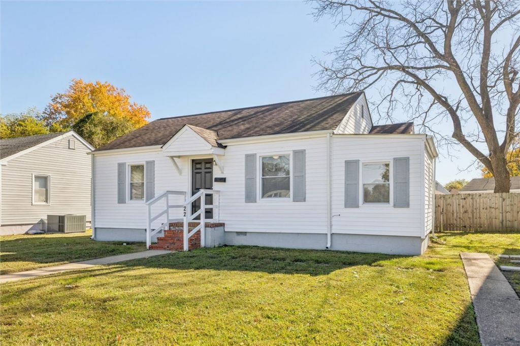 22 Lucas Drive, Hampton, VA 23669 Main Photo