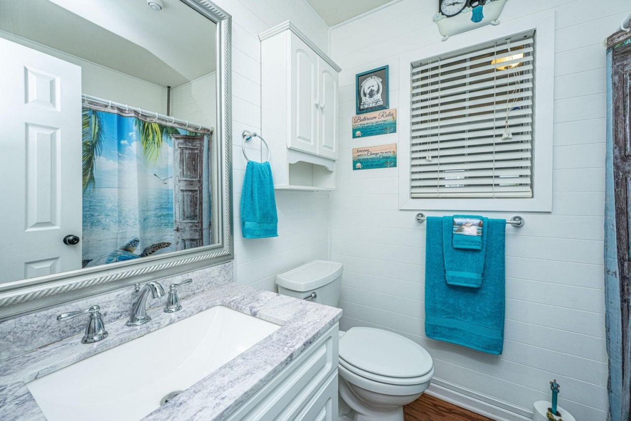 9020 Greenbriar Drive Photo 11