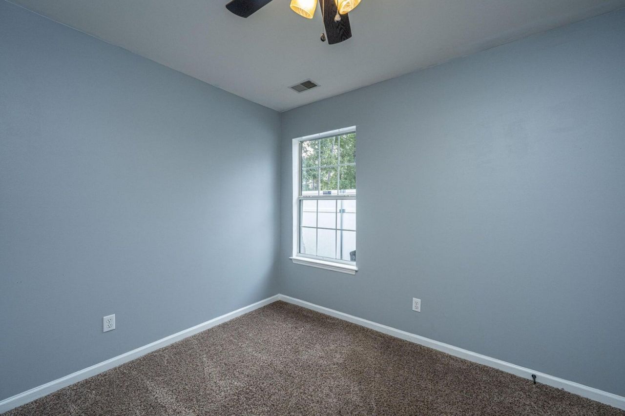 9020 Greenbriar Drive Photo 13