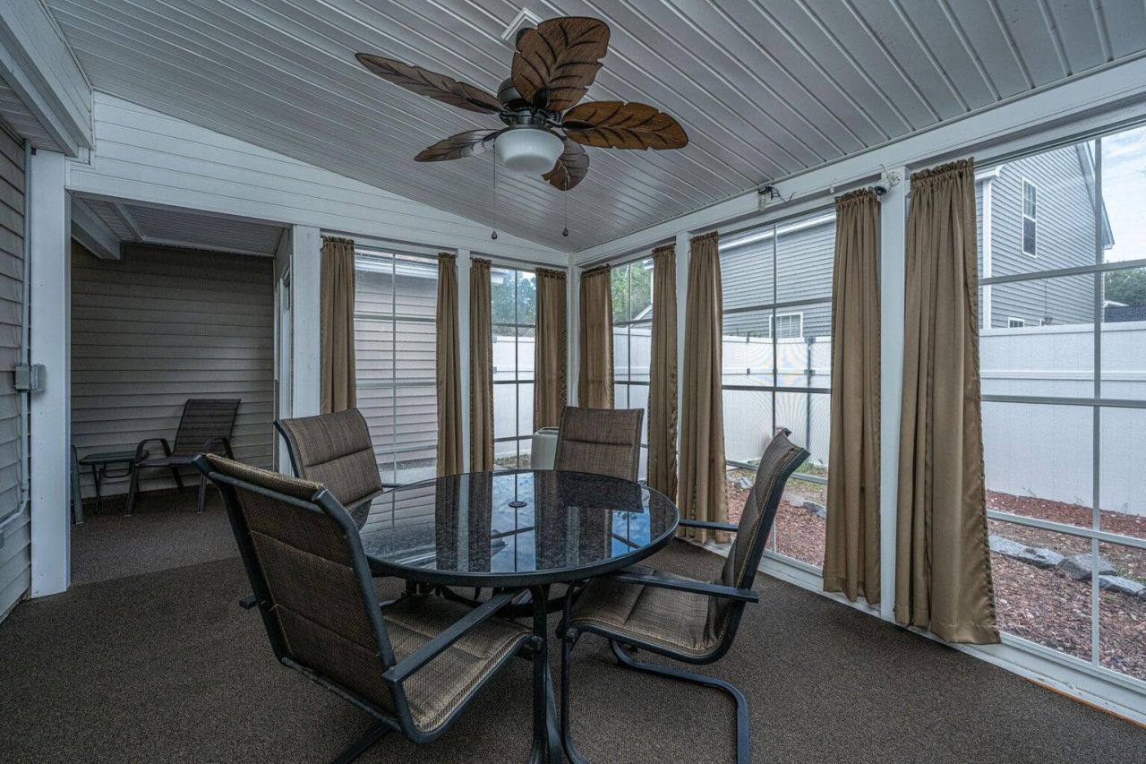 9020 Greenbriar Drive Photo 14