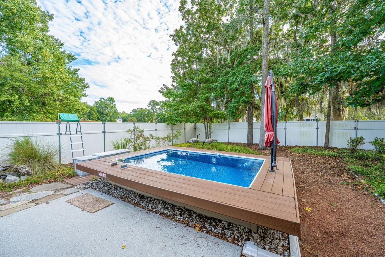 9020 Greenbriar Drive Photo 16