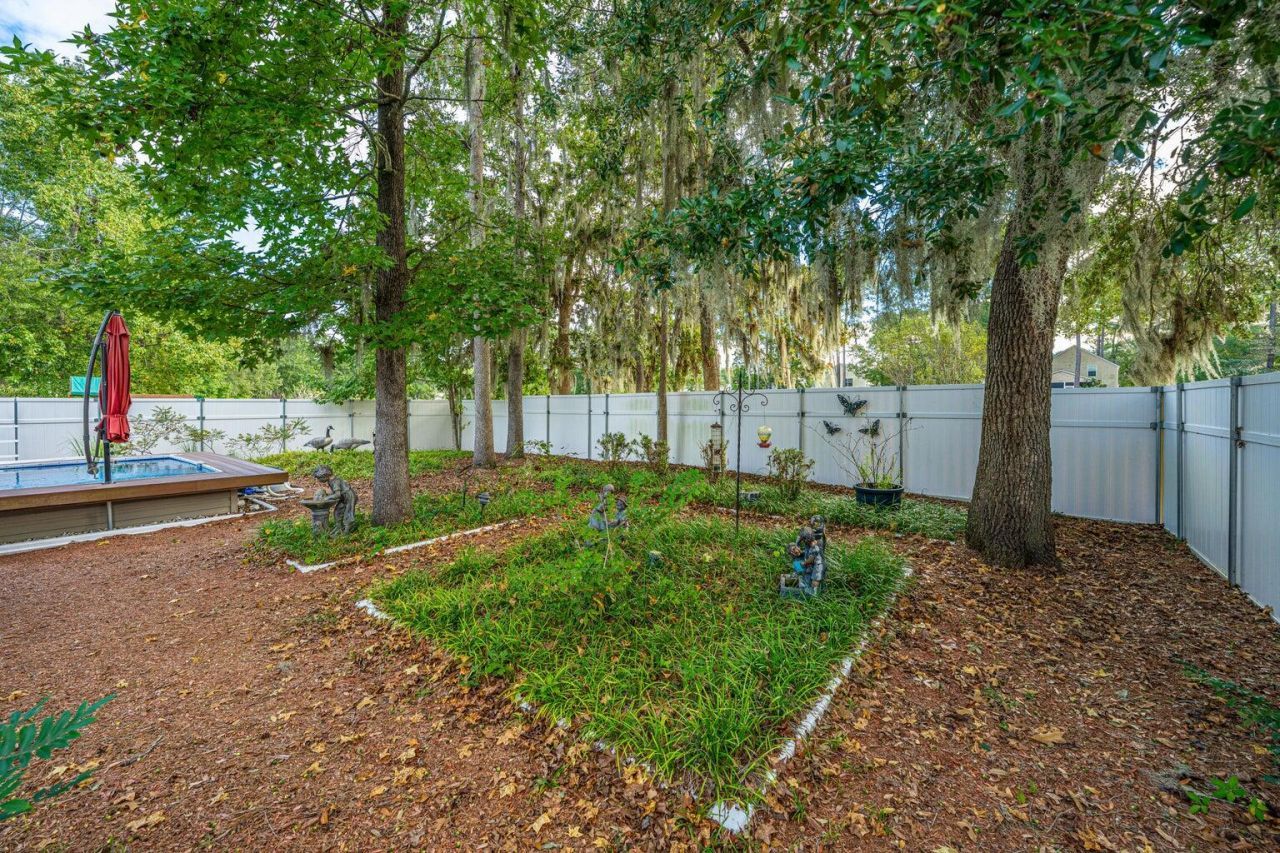 9020 Greenbriar Drive Photo 19