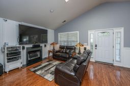 9020 Greenbriar Drive photo 4