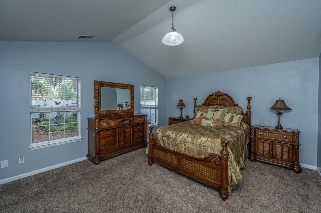 9020 Greenbriar Drive Photo 8