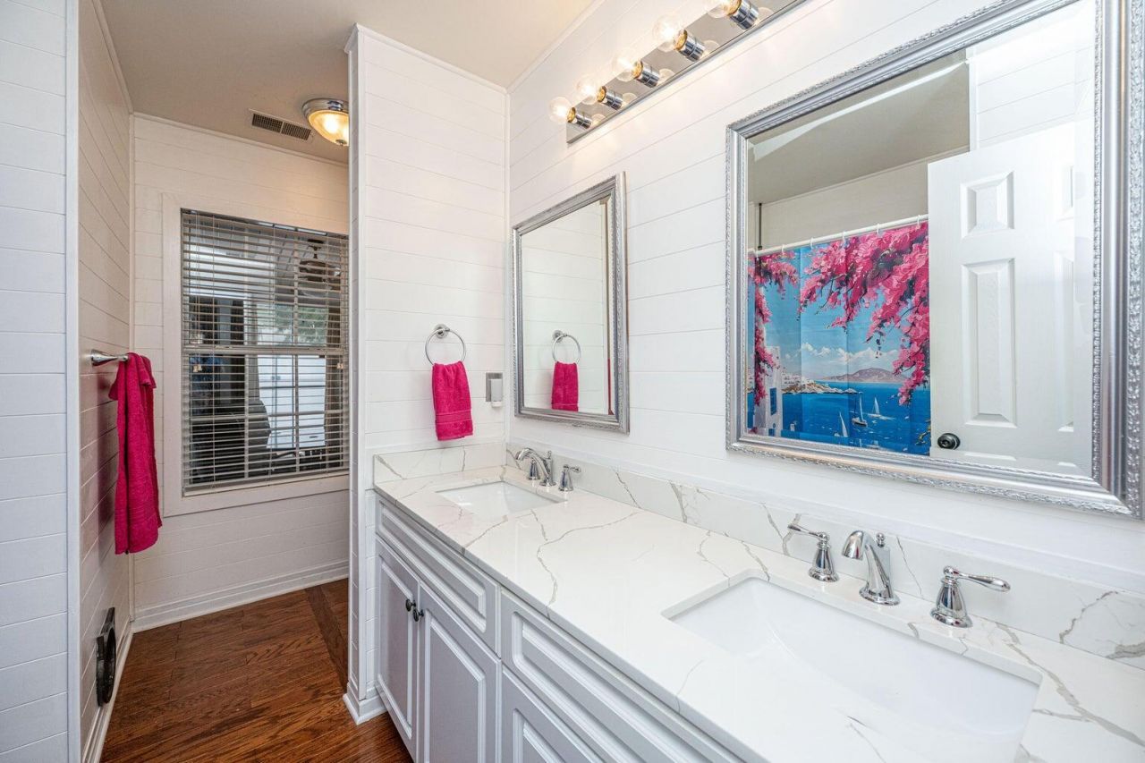 9020 Greenbriar Drive Photo 9