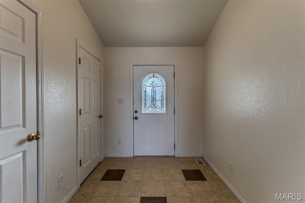 105 Oak Court, Saint Robert, MO 65584 Main Photo