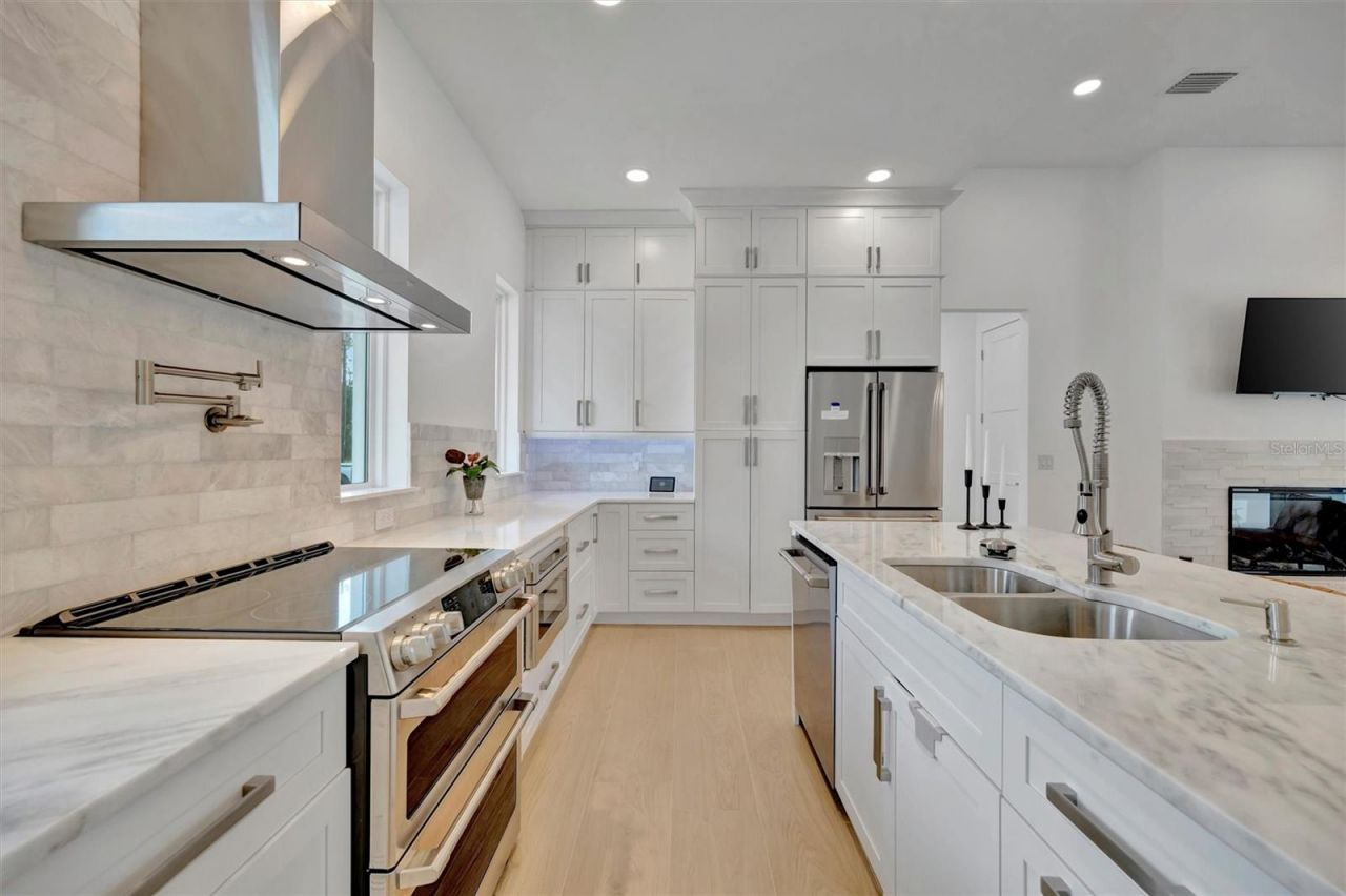 916 Highland Street, Sarasota, FL 34234 Photo