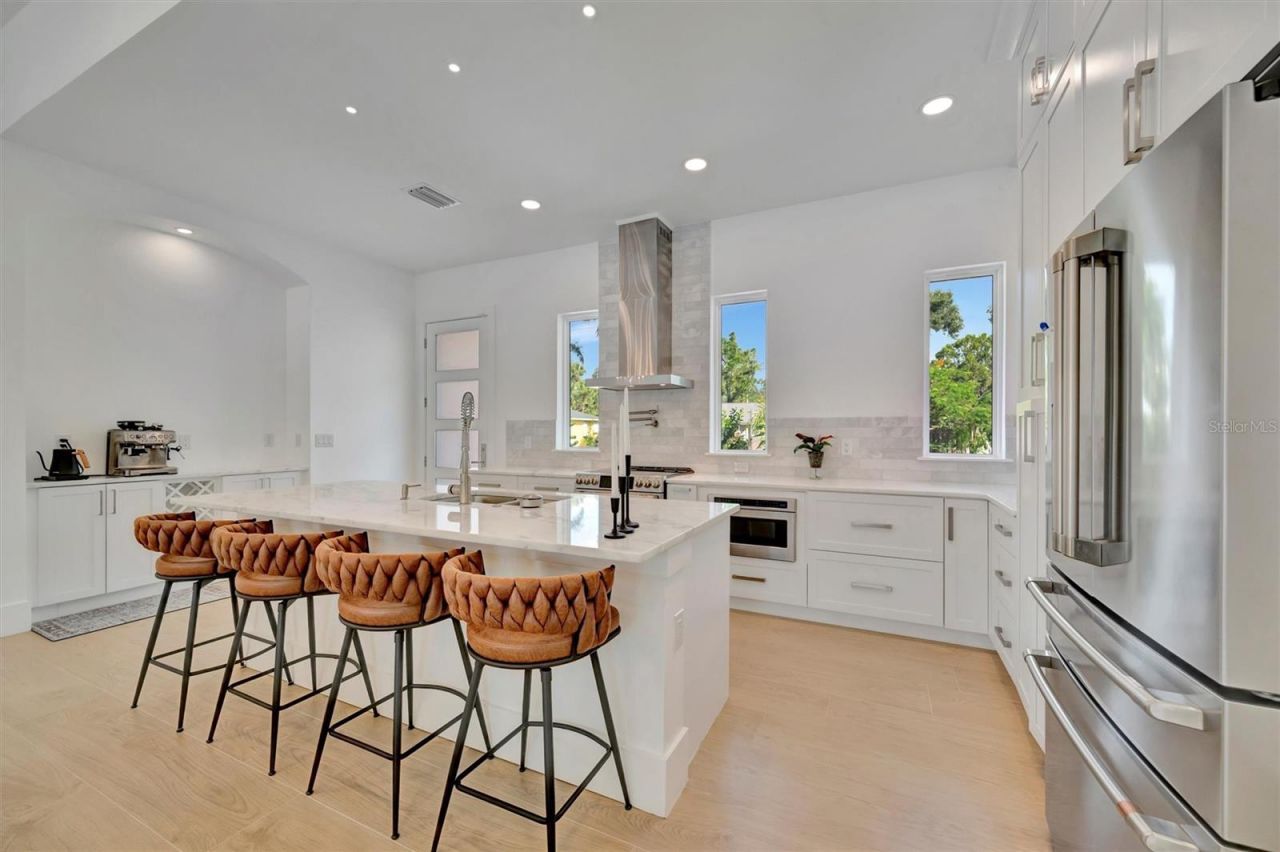 916 Highland Street, Sarasota, FL 34234 Photo