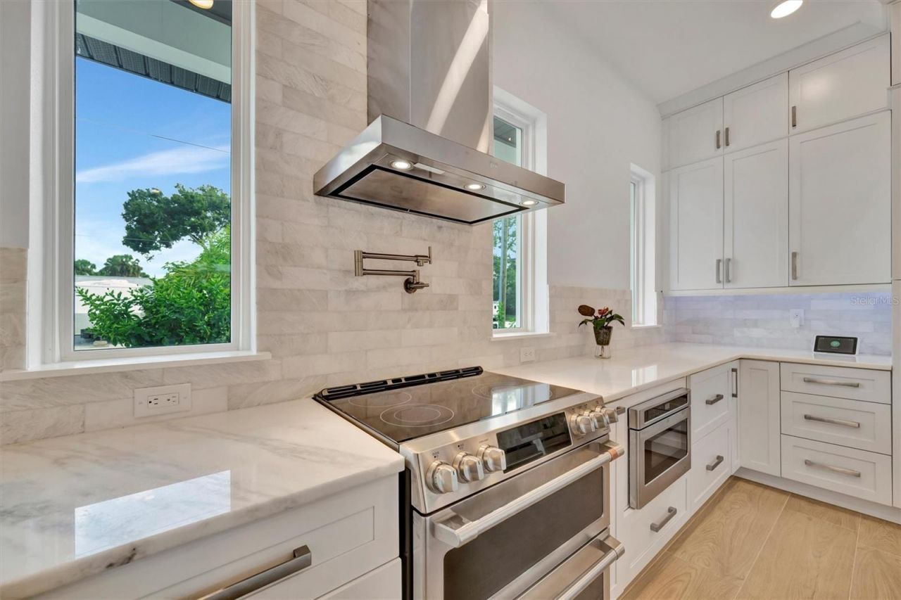 916 Highland Street, Sarasota, FL 34234 Photo