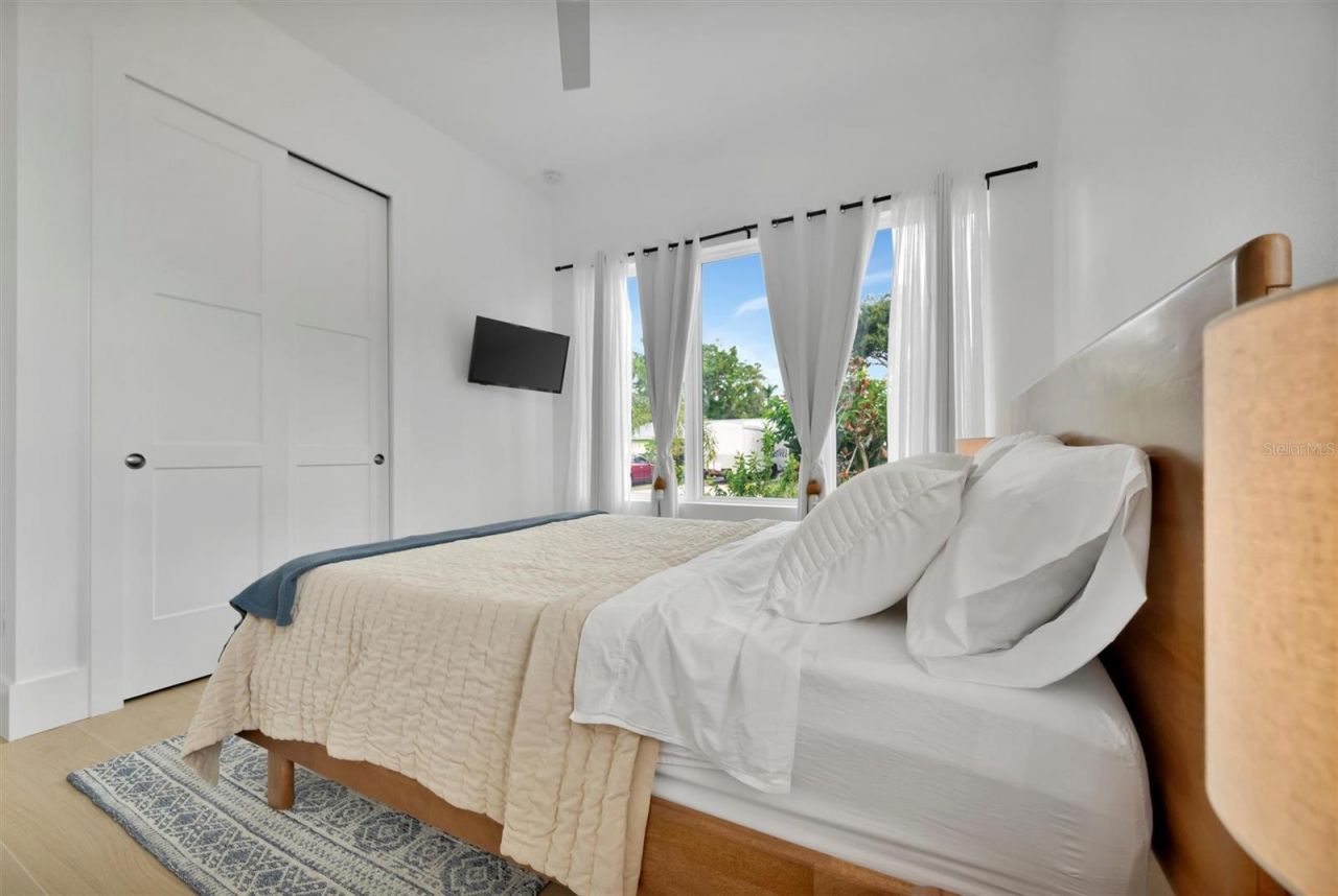 916 Highland Street, Sarasota, FL 34234 Photo