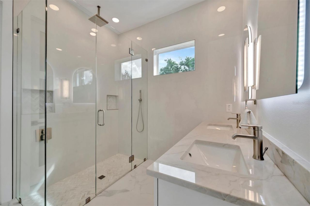 916 Highland Street, Sarasota, FL 34234 Photo