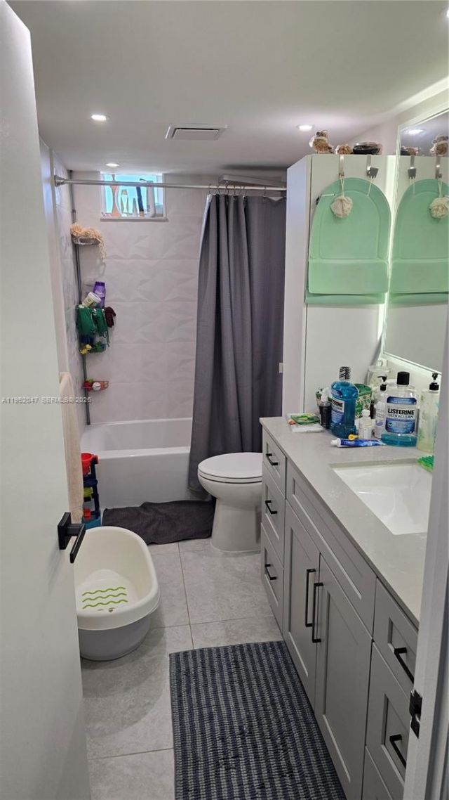 2500 Parkview Dr, Unit 2312, Hallandale Beach, FL 33009 Photo