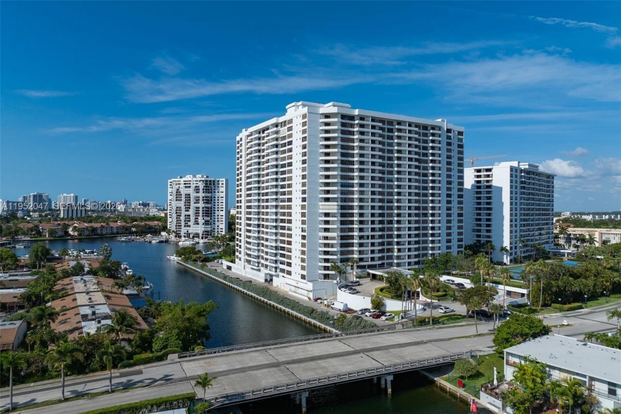 2500 Parkview Dr, Unit 2312, Hallandale Beach, FL 33009 Photo