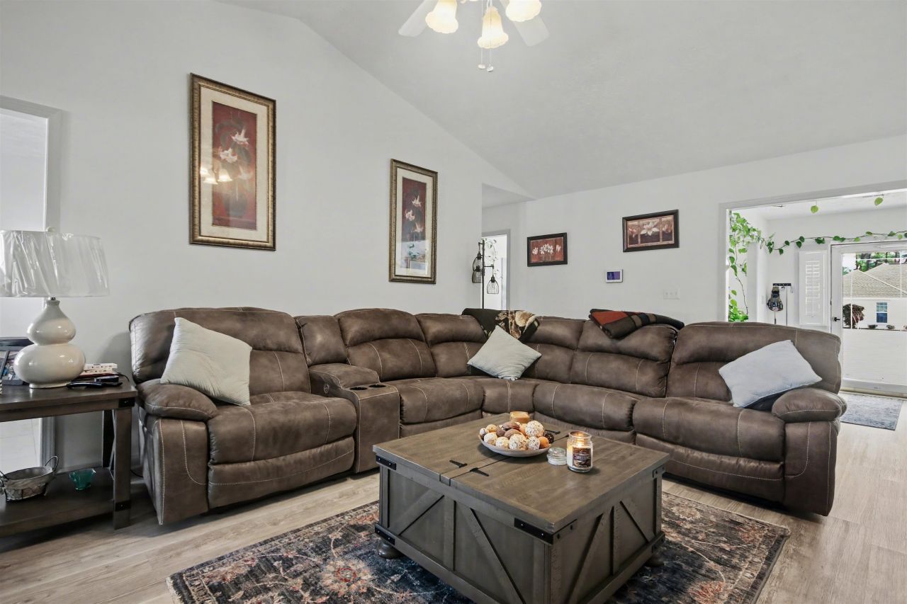 106 Erskine Dr. Photo 10