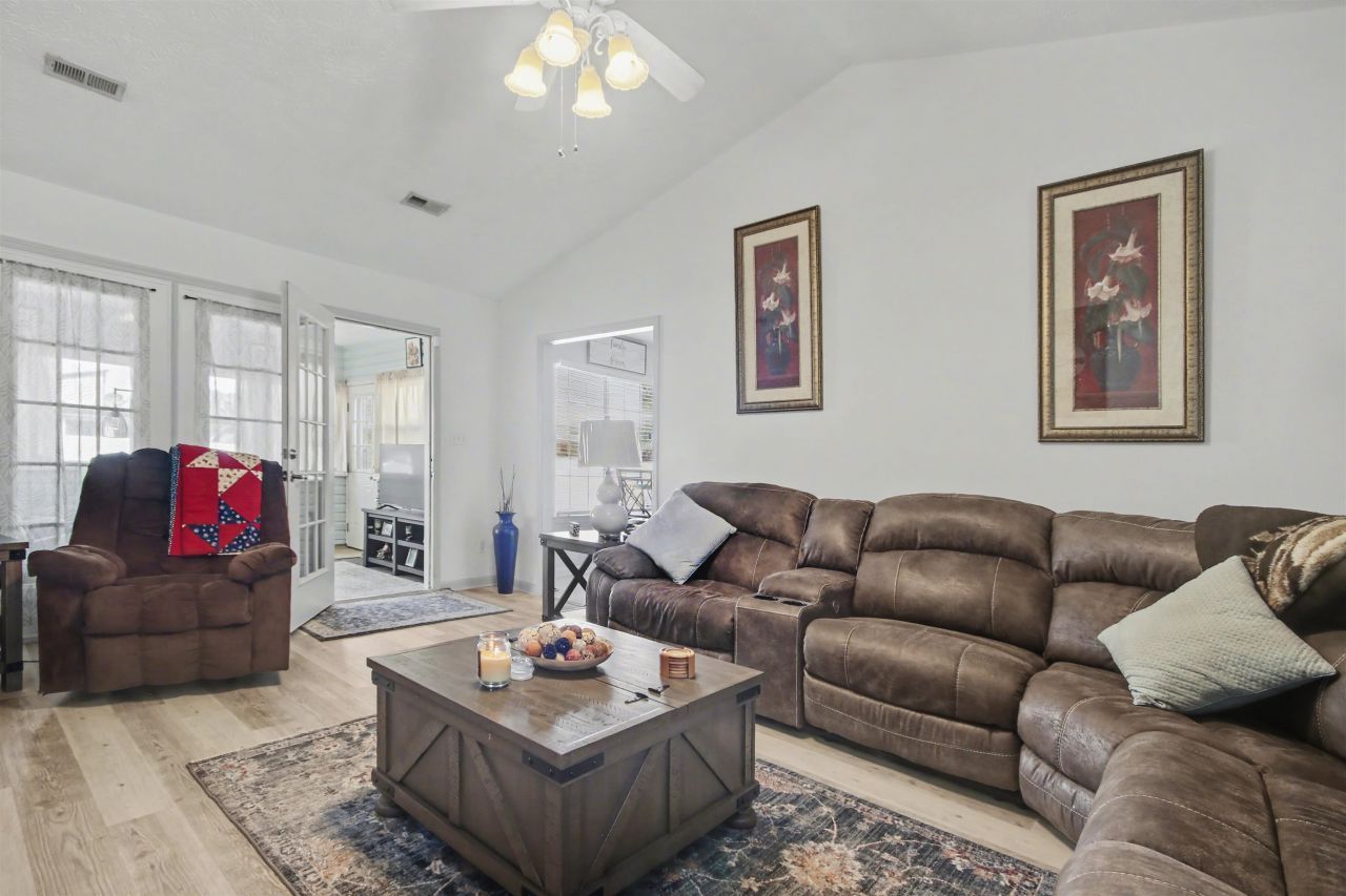 106 Erskine Dr. Photo 11