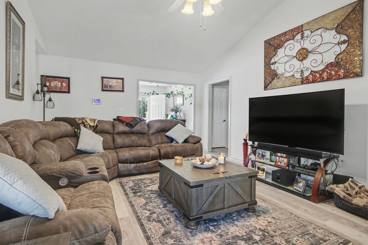 106 Erskine Dr. Photo 12