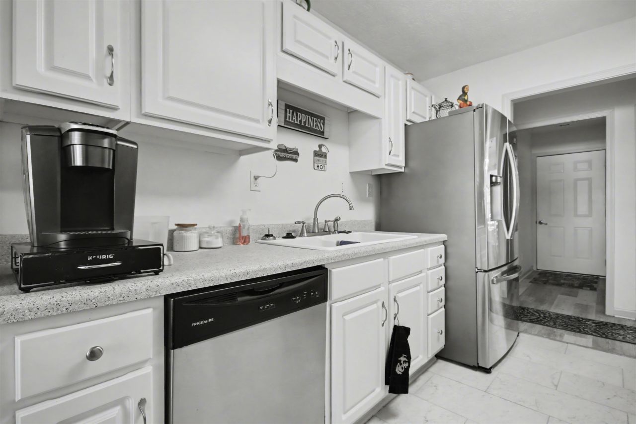 106 Erskine Dr. Photo 16