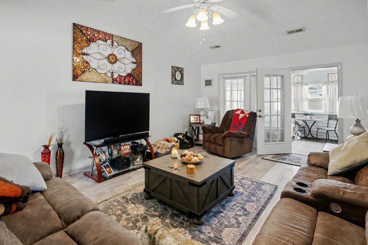 106 Erskine Dr. Photo 9