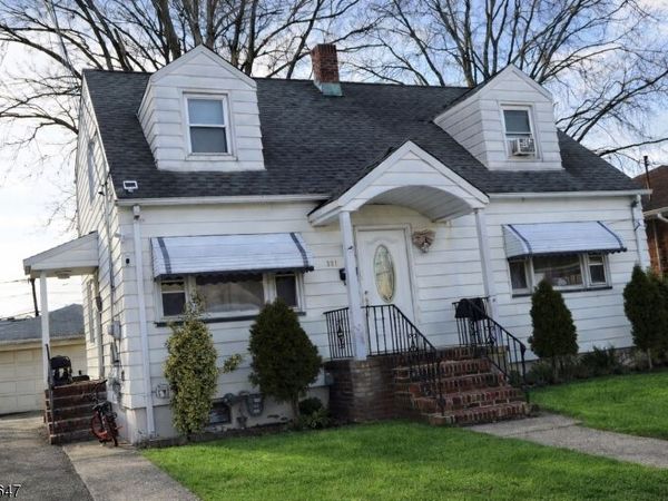337 1St St, Saddle Brook, NJ 07663
