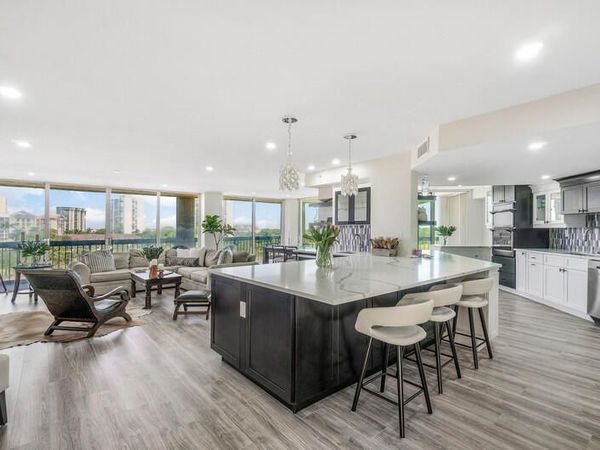 1900 Consulate Place, Unit 406, West Palm Beach, FL 33401