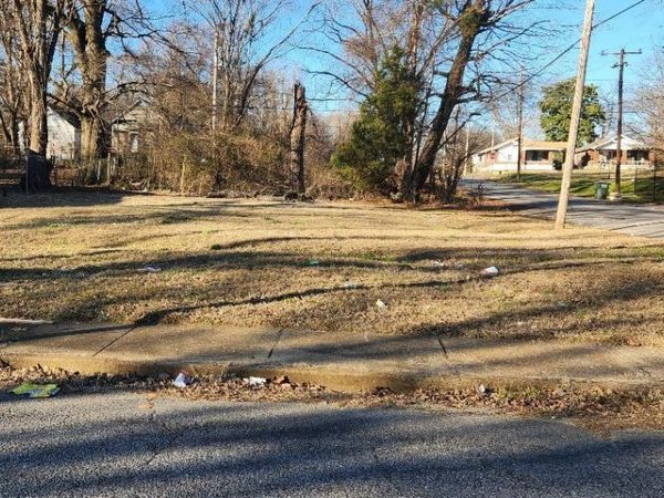 136 E DEMPSTER AVE, Memphis, TN 38109