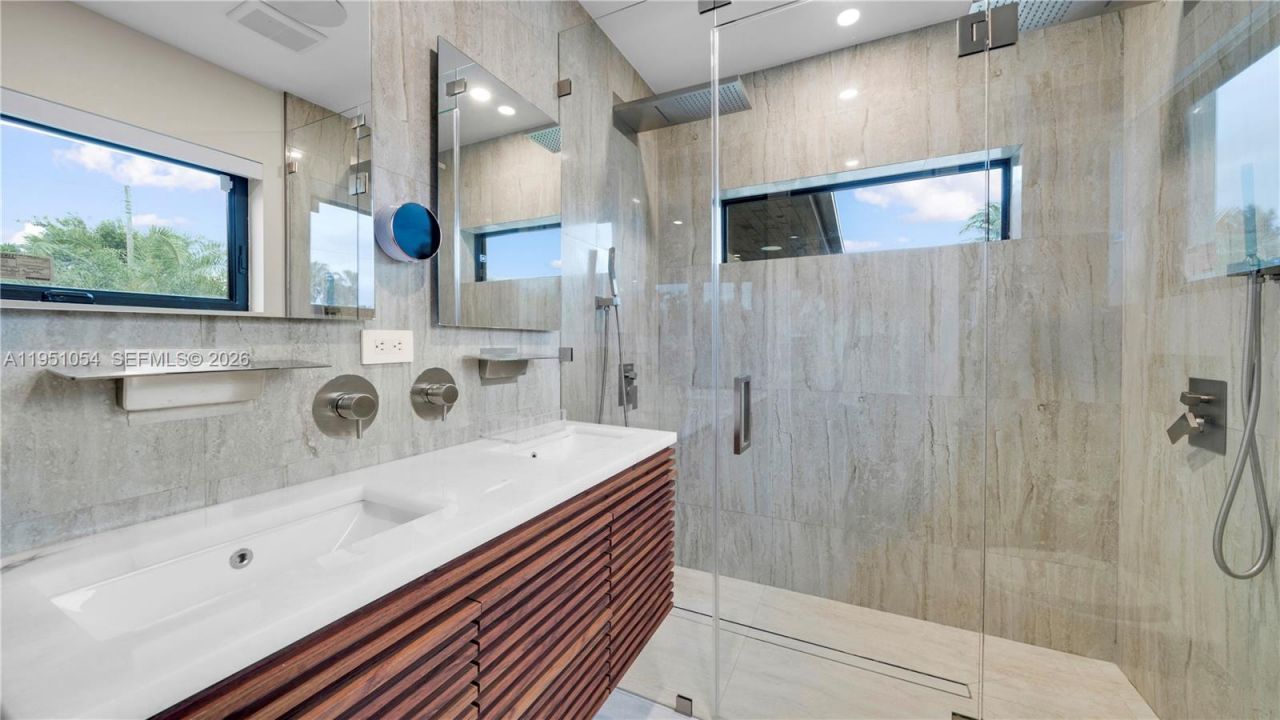 1810 NE 43rd Ct, Oakland Park, FL 33308 Photo