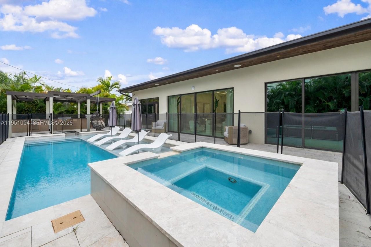 1810 NE 43rd Ct, Oakland Park, FL 33308 Photo