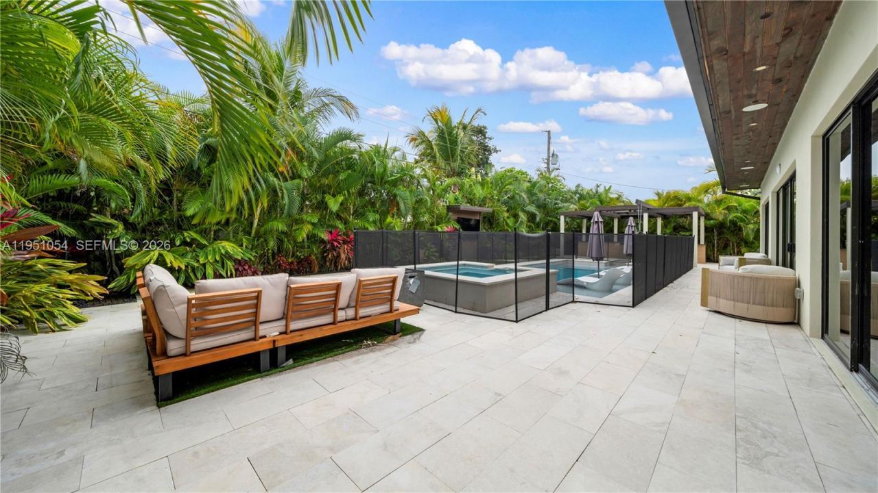 1810 NE 43rd Ct, Oakland Park, FL 33308 Photo