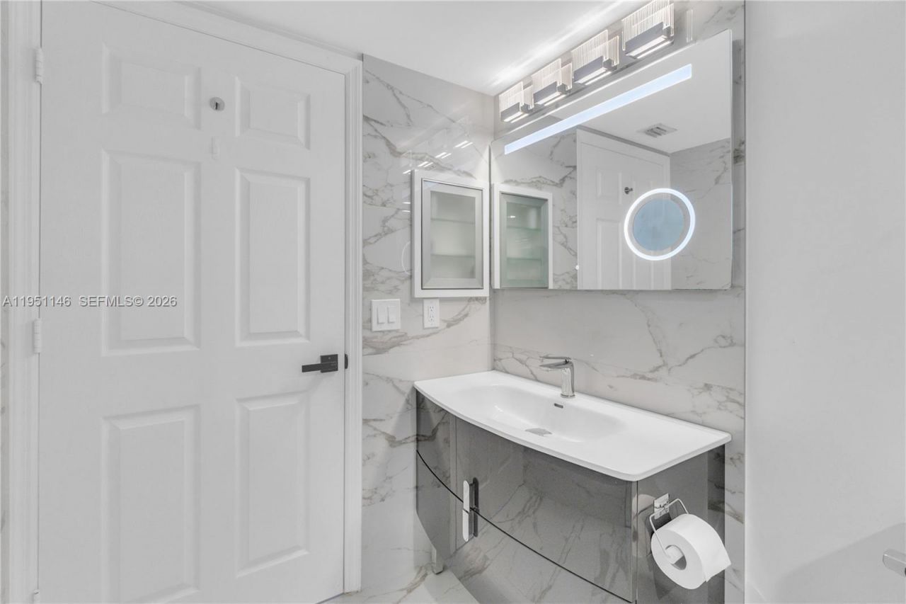 1155 Brickell Bay Dr, Unit PH102, Miami, FL 33131 Photo