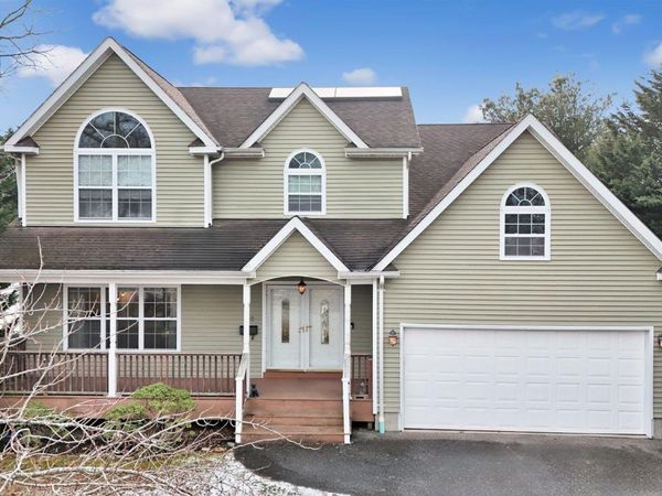 14 Donna Place, East Islip, NY 11730