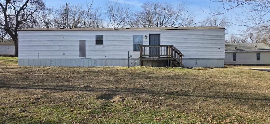 224 W 10th Street, Holdenville, OK 74848 Main Photo