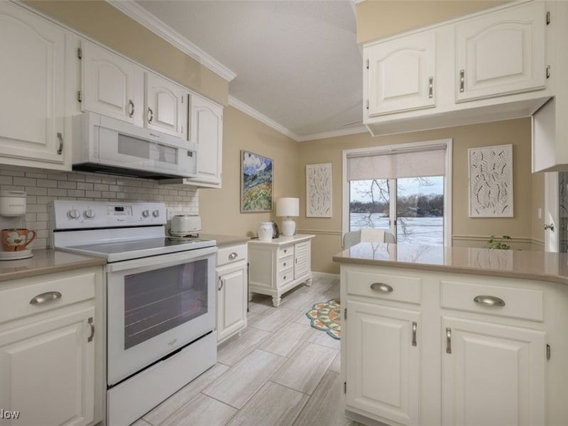 1837 Harbour Circle NW, Unit 18C, Canton, OH 44708 Photo 10