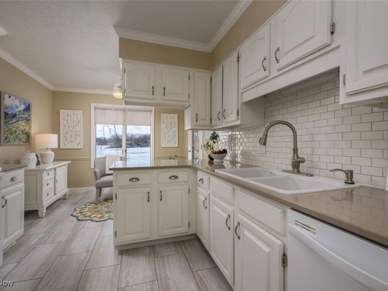 1837 Harbour Circle NW, Unit 18C, Canton, OH 44708 Photo 9