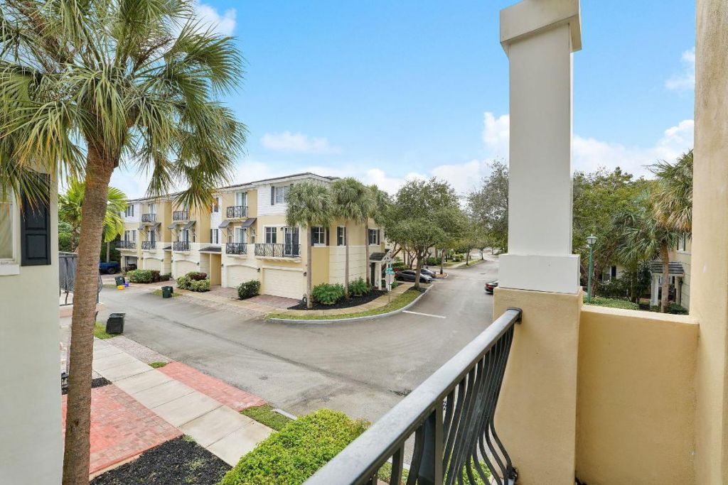 560 NW 39th Circle, Unit 560, Boca Raton, FL 33431 Photo