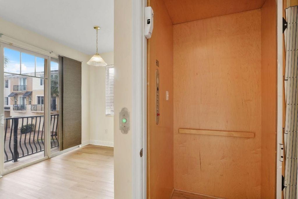 560 NW 39th Circle, Unit 560, Boca Raton, FL 33431 Photo