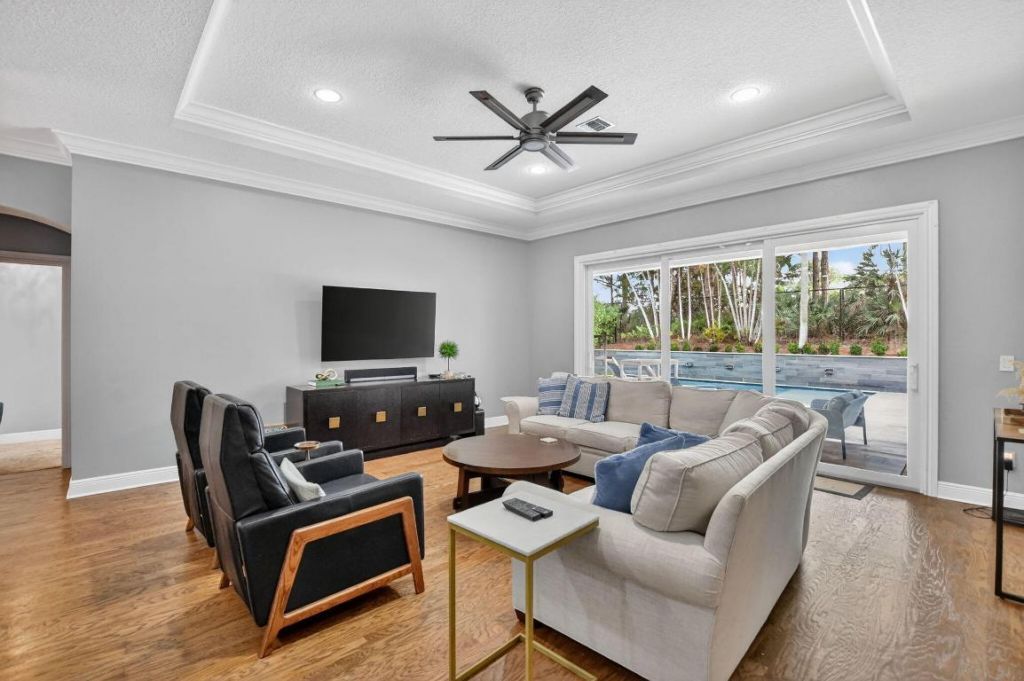 11 Lake Eden Drive, Boynton Beach, FL 33435 Photo